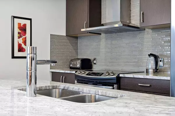 303 13 AVE SW #404, Calgary, AB T2R 0Y9