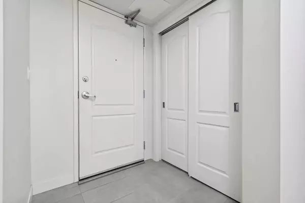 303 13 AVE SW #404, Calgary, AB T2R 0Y9