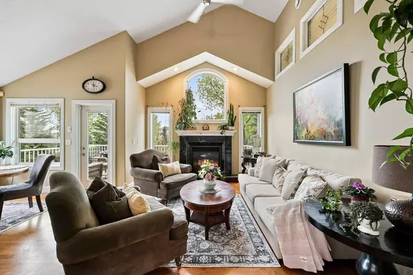 2361 Fairways CIR NW, Airdrie, AB T4B 2W9