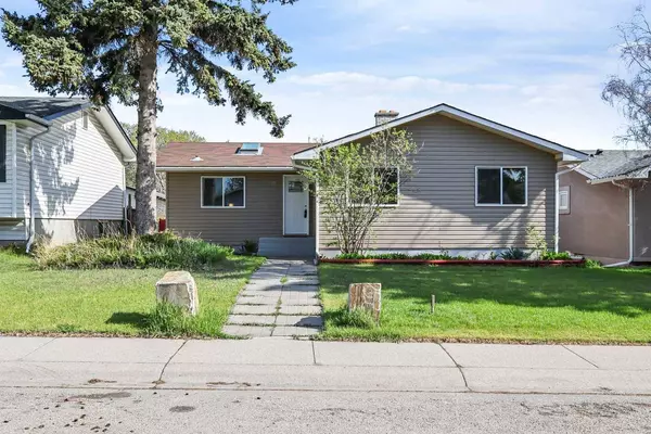 32 Bracebridge CRES SW, Calgary, AB T2W 0Y7