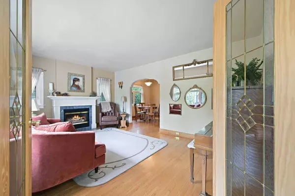 314 10 AVE NE, Calgary, AB T2E 0X2