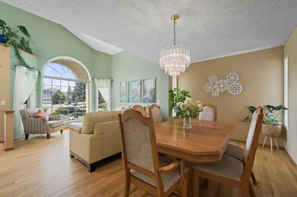 218 Diamond DR SE, Calgary, AB T2J 7C8