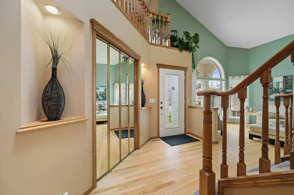 218 Diamond DR SE, Calgary, AB T2J 7C8