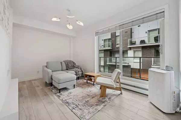 3125 39 ST NW #207, Calgary, AB T3B 6H5