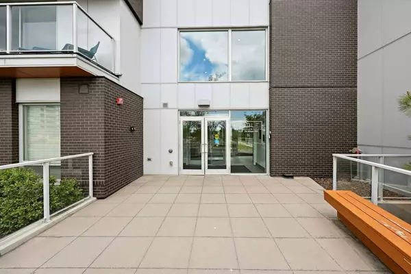 3125 39 ST NW #207, Calgary, AB T3B 6H5