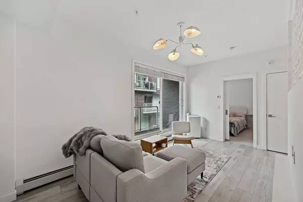 3125 39 ST NW #207, Calgary, AB T3B 6H5