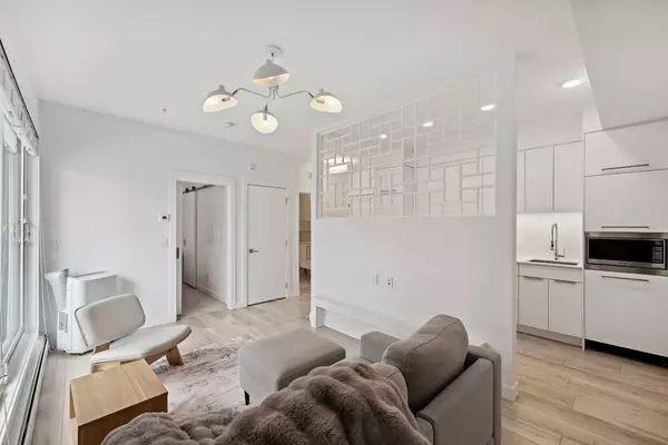 3125 39 ST NW #207, Calgary, AB T3B 6H5