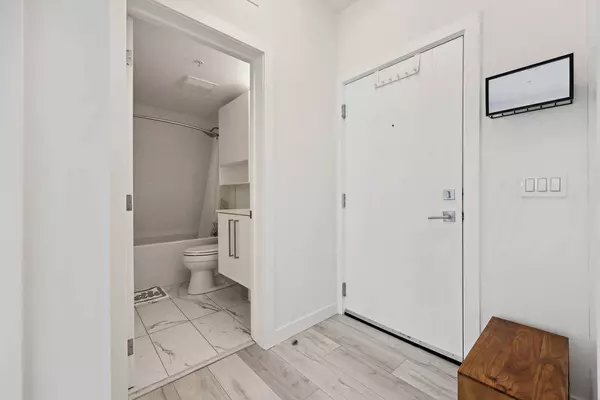 3125 39 ST NW #207, Calgary, AB T3B 6H5