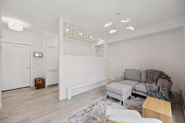 3125 39 ST NW #207, Calgary, AB T3B 6H5