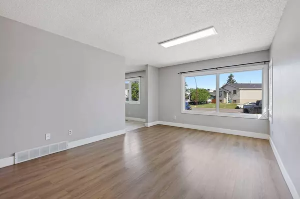 140 Aberfoyle Close NE, Calgary, AB T2A 6S6