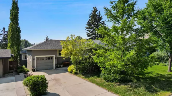 21 Columbia PL NW, Calgary, AB T2L 0R4