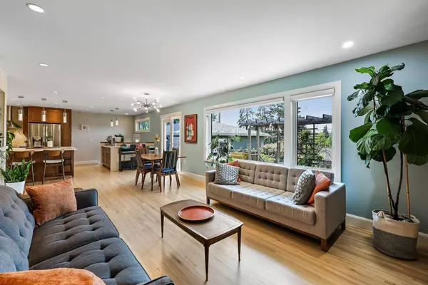 21 Columbia PL NW, Calgary, AB T2L 0R4