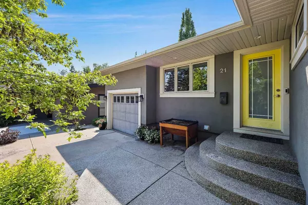 21 Columbia PL NW, Calgary, AB T2L 0R4