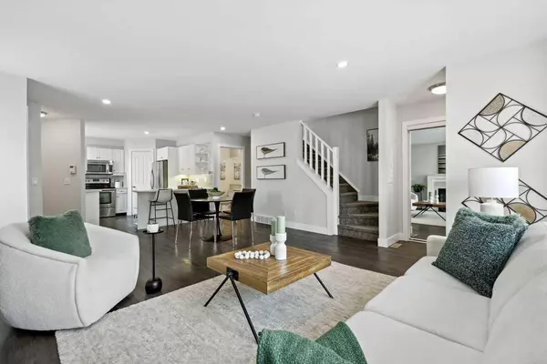 2809 24A ST SW #2, Calgary, AB T3E 1W4