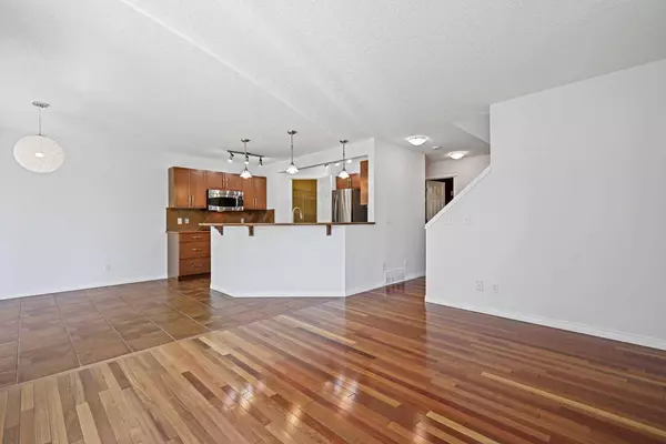 19 Rockyspring GN NW, Calgary, AB T3G 6A3