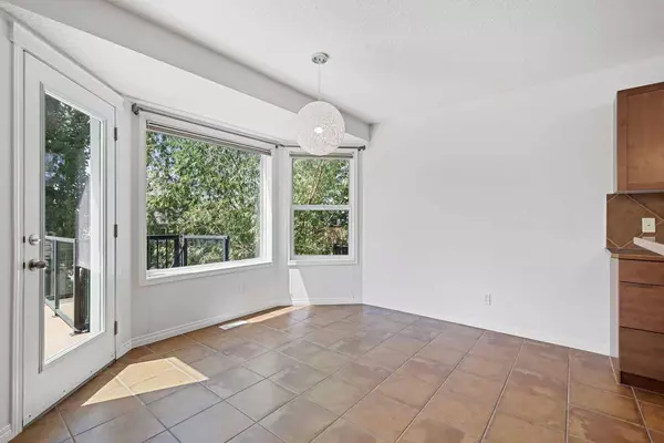 19 Rockyspring GN NW, Calgary, AB T3G 6A3