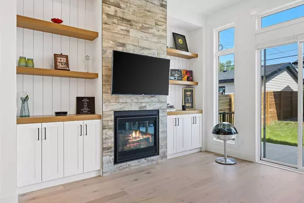 924 21 AVE NW, Calgary, AB T2M 1K6