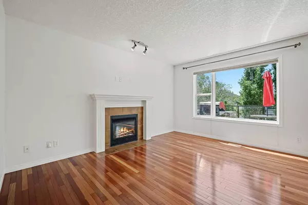 19 Rockyspring GN NW, Calgary, AB T3G 6A3