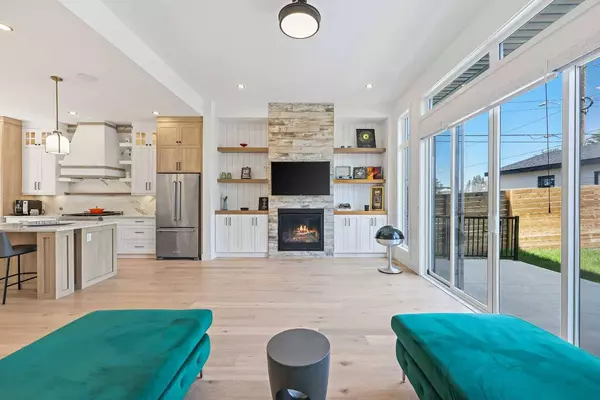 924 21 AVE NW, Calgary, AB T2M 1K6