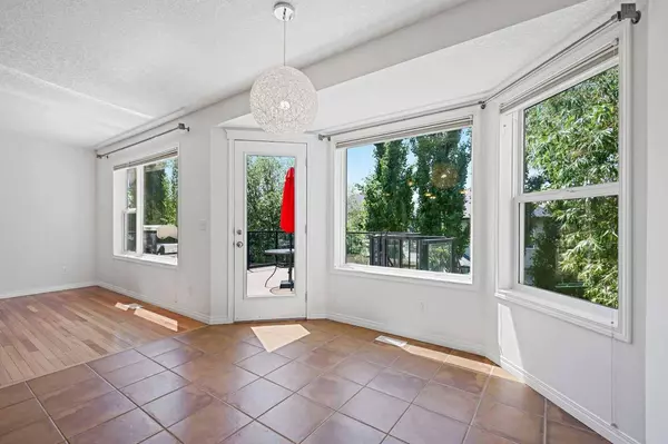 19 Rockyspring GN NW, Calgary, AB T3G 6A3