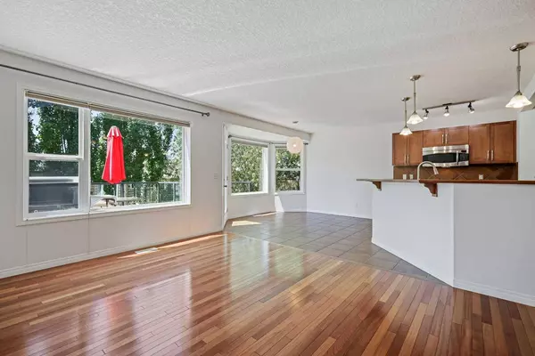 19 Rockyspring GN NW, Calgary, AB T3G 6A3