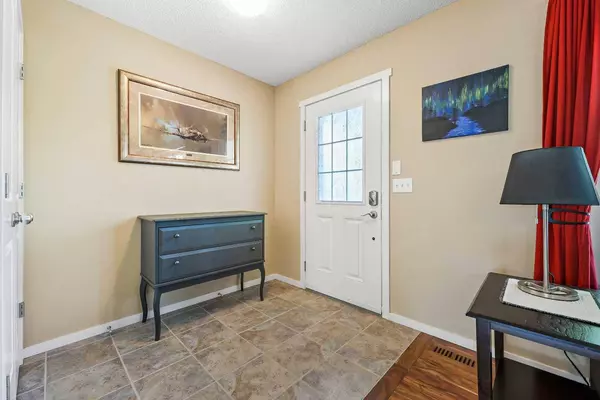 222 Panamount WAY NW, Calgary, AB T3K 0S8