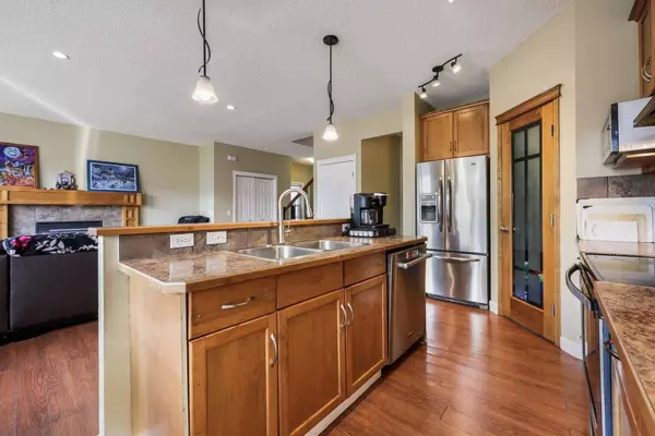 24 Copperstone PL SE, Calgary, AB T2Z 0G5