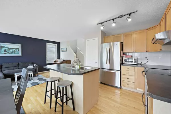 88 Rocky Vista CIR NW, Calgary, AB T3B 5G9