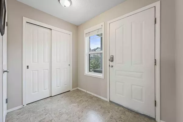 88 Rocky Vista CIR NW, Calgary, AB T3B 5G9