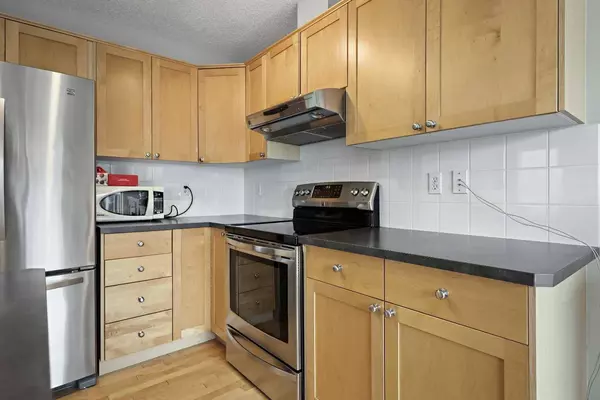 88 Rocky Vista CIR NW, Calgary, AB T3B 5G9