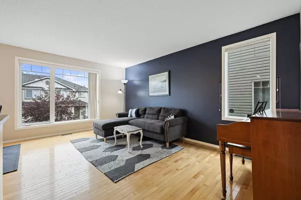 88 Rocky Vista CIR NW, Calgary, AB T3B 5G9