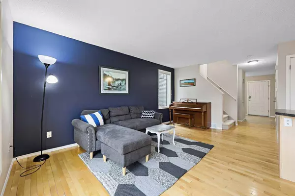 88 Rocky Vista CIR NW, Calgary, AB T3B 5G9