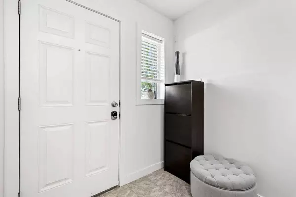 250 Pantego LN NW, Calgary, AB T3K 0T1