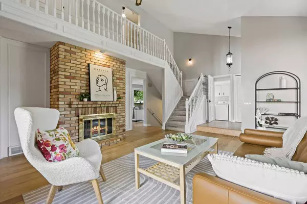 7212 Range DR NW, Calgary, AB T3G 1P7