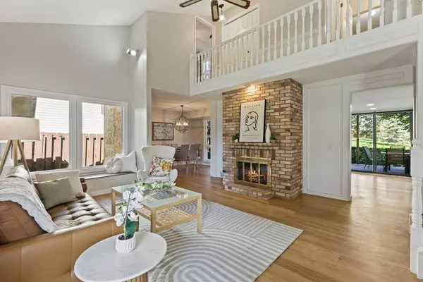 7212 Range DR NW, Calgary, AB T3G 1P7