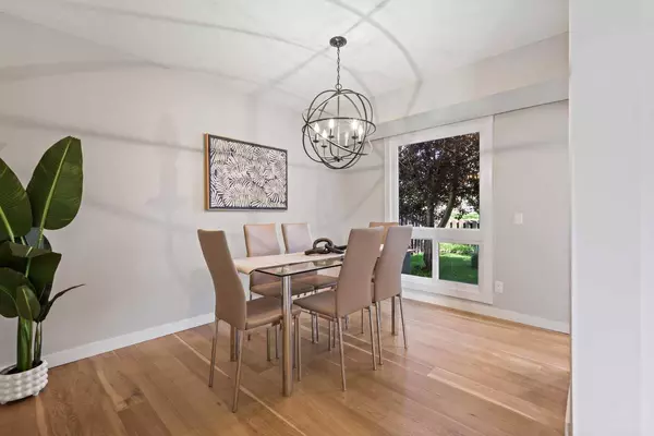 7212 Range DR NW, Calgary, AB T3G 1P7