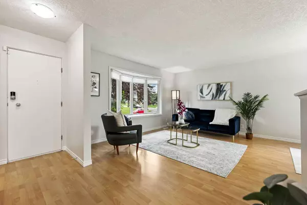 5232 Marshall RD NE, Calgary, AB T2A 2Y9