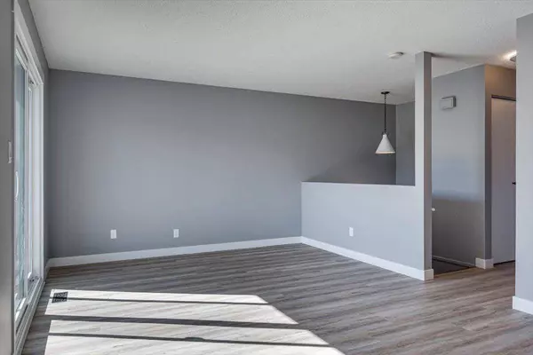 29 Eastman CRES, Red Deer, AB T4R1X4