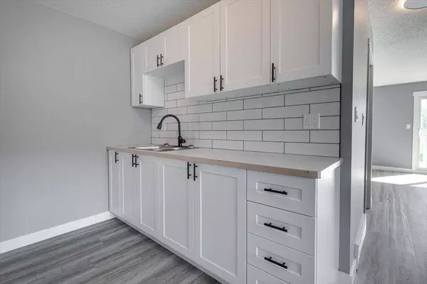 29 Eastman CRES, Red Deer, AB T4R1X4