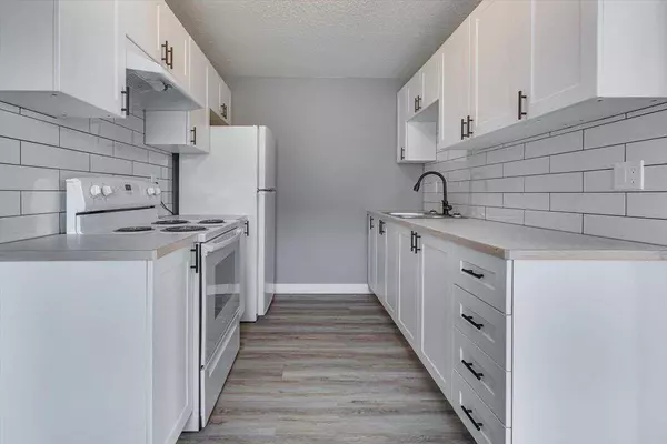 29 Eastman CRES, Red Deer, AB T4R1X4