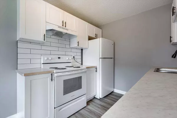 29 Eastman CRES, Red Deer, AB T4R1X4