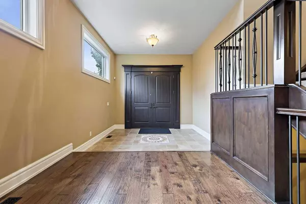 24 Fortress CT SW, Calgary, AB T3H 0T8