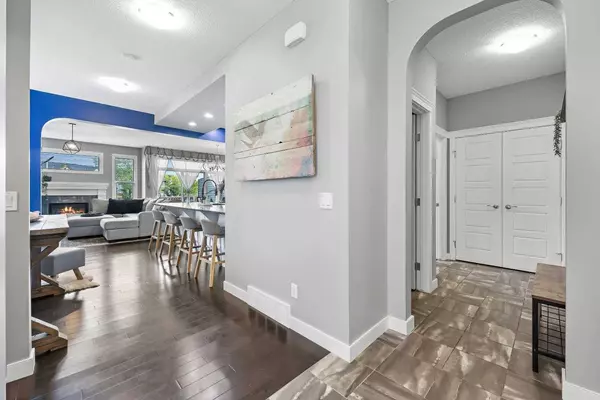 49 Evansglen Mews NW, Calgary, AB T3P 0P1