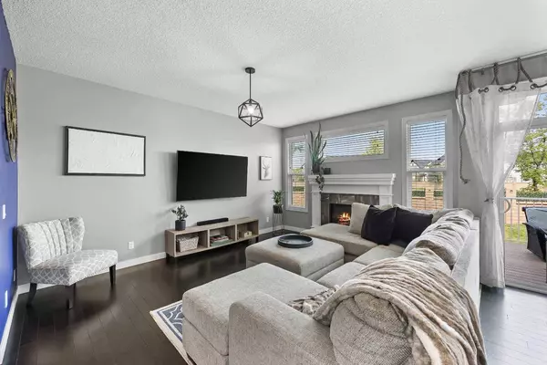 49 Evansglen Mews NW, Calgary, AB T3P 0P1