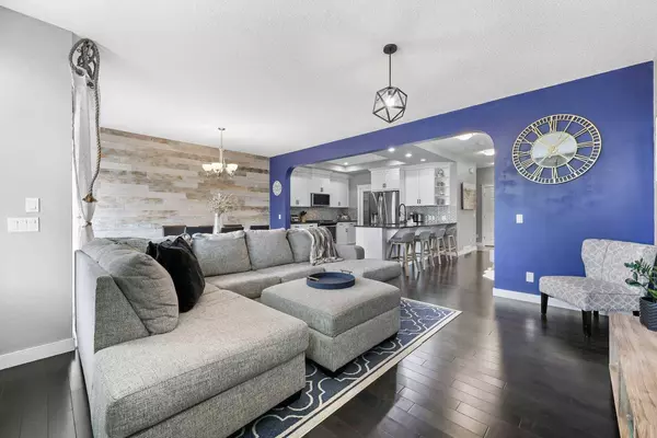 49 Evansglen Mews NW, Calgary, AB T3P 0P1