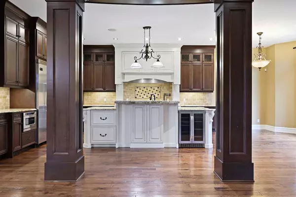 24 Fortress CT SW, Calgary, AB T3H 0T8