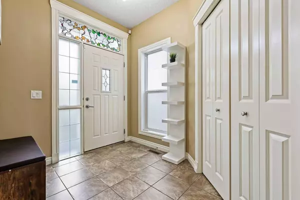 8025 Cougar Ridge AVE SW, Calgary, AB T3H 5S2