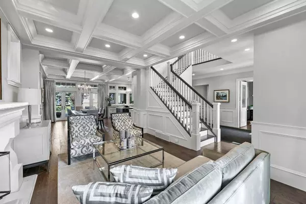 420 49 AVE SW, Calgary, AB T2A 1G2