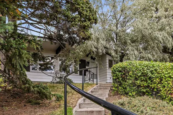 10623 Bradbury DR SW, Calgary, AB T2W 1Z9