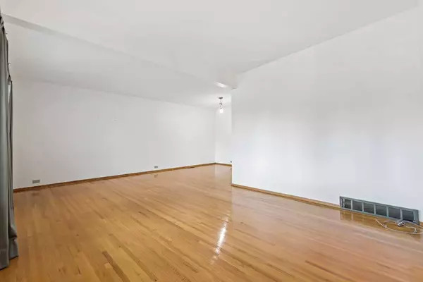 10623 Bradbury DR SW, Calgary, AB T2W 1Z9